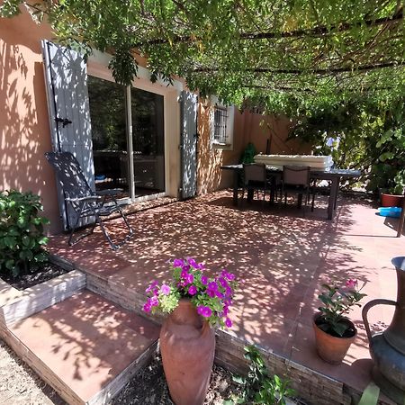 T2 indépendant terrasse et piscine au calme Var sud de la France Flassans-sur-Issole Exterior foto
